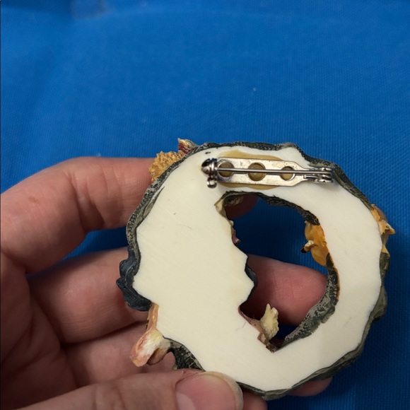 Bed and Breakfast Style Pin That Says Have A Nice Day! Bear TeaCup Burger NWOTS - Picture 3 of 3